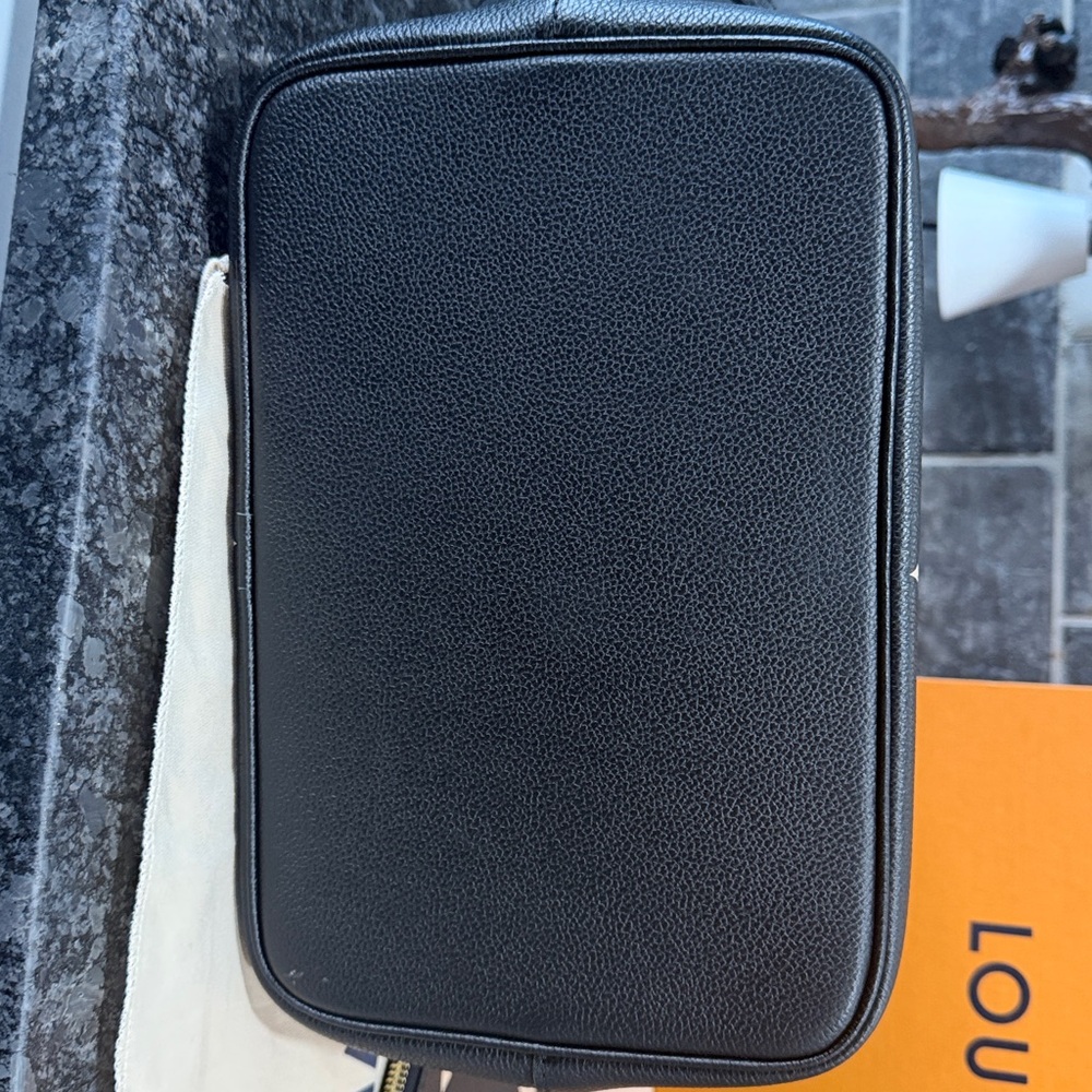 Louis Vuitton Bi-Color NeoNoe MM - Picture 13 of 13